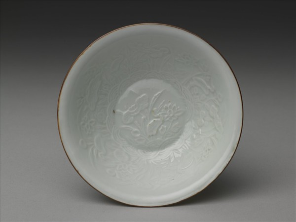 青白瓷印花蓮塘鷺鷥紋碗