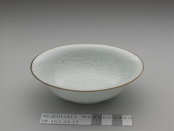 青白瓷印花蓮塘鷺鷥紋碗