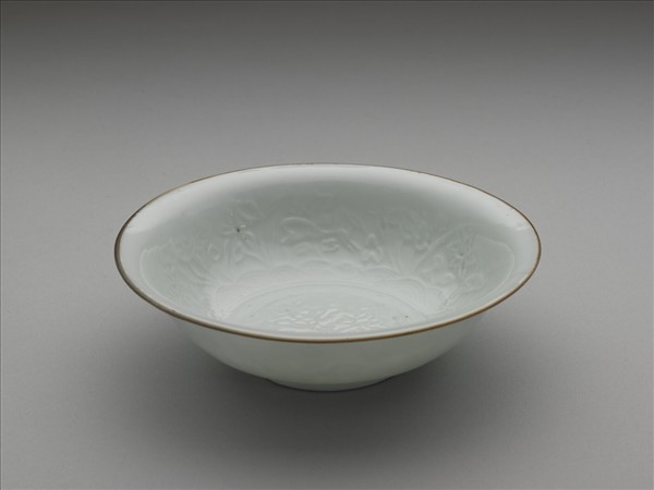 青白瓷印花蓮塘鷺鷥紋碗