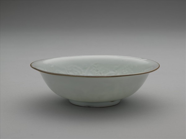 青白瓷印花蓮塘鷺鷥紋碗