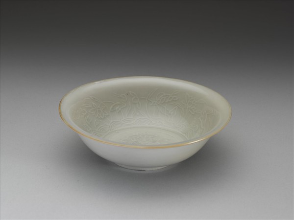 青白瓷印花蓮塘鷺鷥紋碗