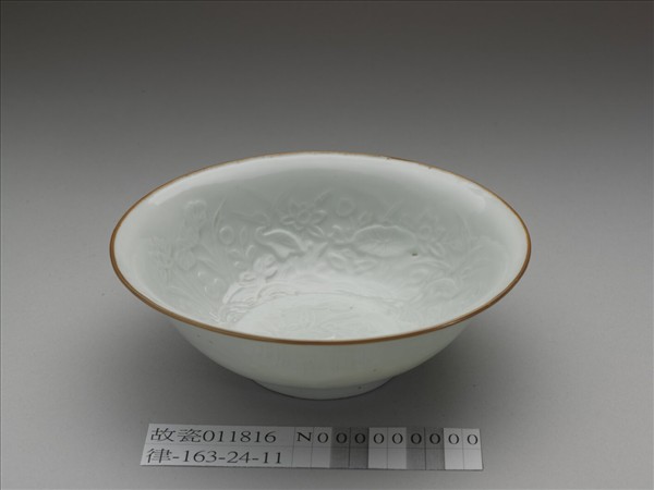 青白瓷印花蓮塘鷺鷥紋碗