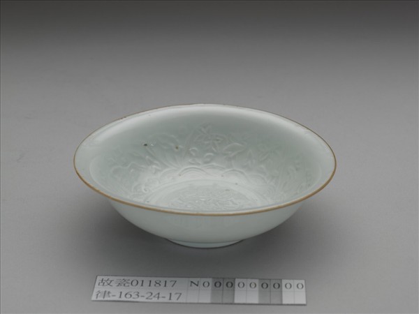 青白瓷印花蓮塘鷺鷥紋碗