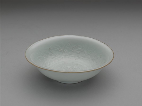 青白瓷印花蓮塘鷺鷥紋碗