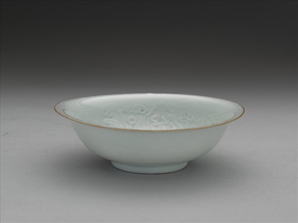 青白瓷印花蓮塘鷺鷥紋碗