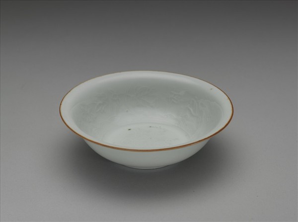 青白瓷印花蓮塘鷺鷥紋碗