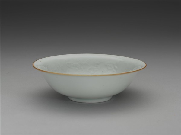 青白瓷印花蓮塘鷺鷥紋碗