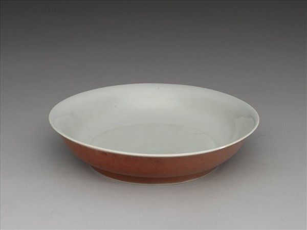 霽紅釉白裡雙龍紋盤