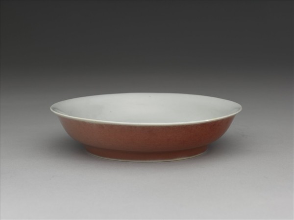 霽紅釉白裡雙龍紋盤