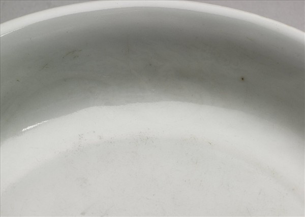 霽紅釉白裡雙龍紋盤