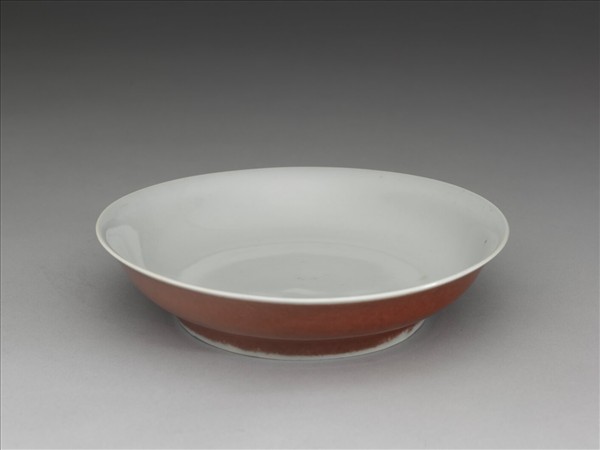 霽紅釉白裡雙龍紋盤