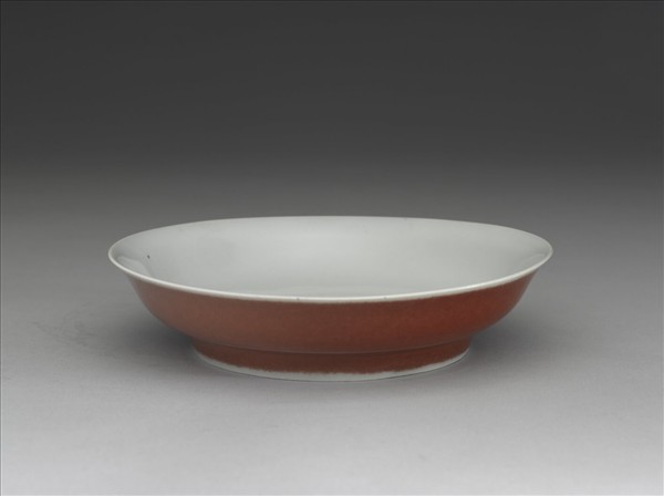 霽紅釉白裡雙龍紋盤