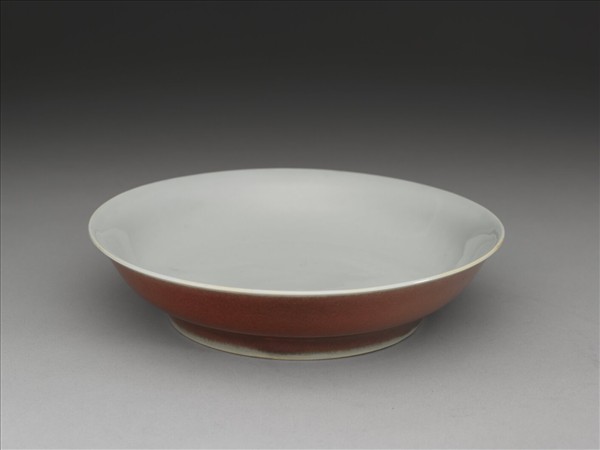 霽紅釉白裡雙龍紋盤