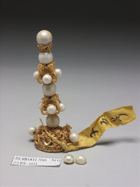 金鑲東珠朝帽頂