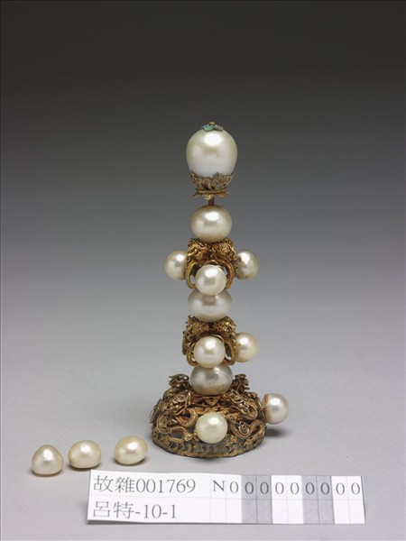 金鑲東珠朝帽頂