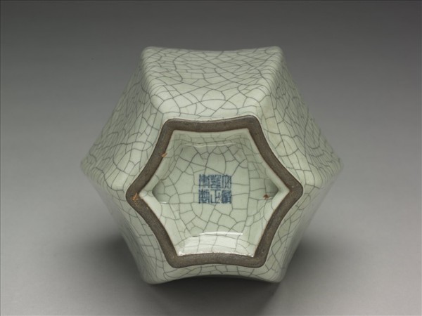 仿哥釉六楞雙耳瓶