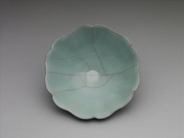 青瓷葵花式碗