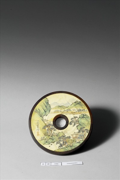 〈西清續鑑‧第十九冊〉鏡匣雕刻木蓋附關槐〈山水〉