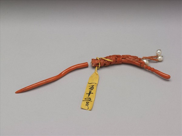 珊瑚嵌珍珠龍首耳挖簪