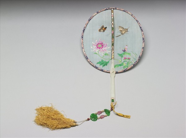 藍綢彩繡嵌珠寶翠玉花蝶團扇