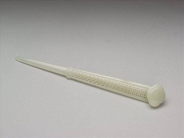 玉鏤雕錢紋豆瓣簪