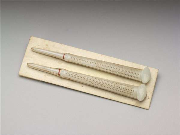 玉鏤雕錢紋豆瓣簪