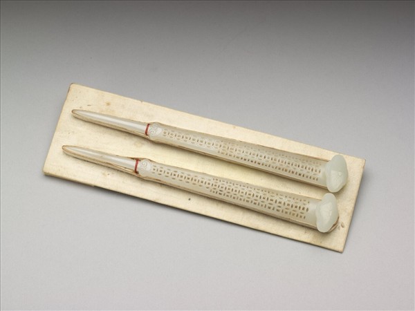 玉鏤雕錢紋豆瓣簪