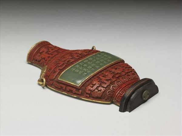 銅胎剔紅嵌玉轎瓶