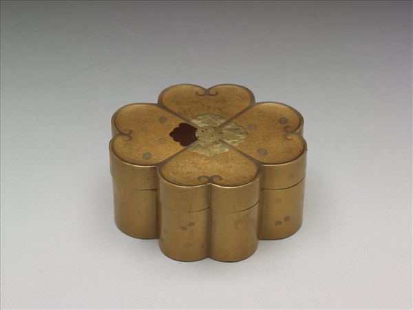 蒔繪四瓣花形小盒