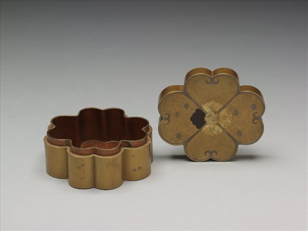 蒔繪四瓣花形小盒