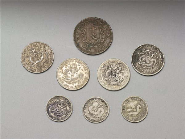 蒔繪四瓣花形小盒