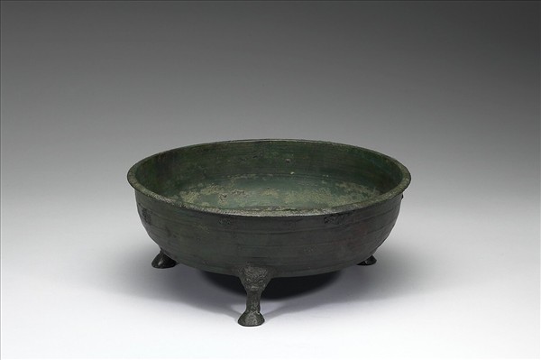 三獸足弦紋洗