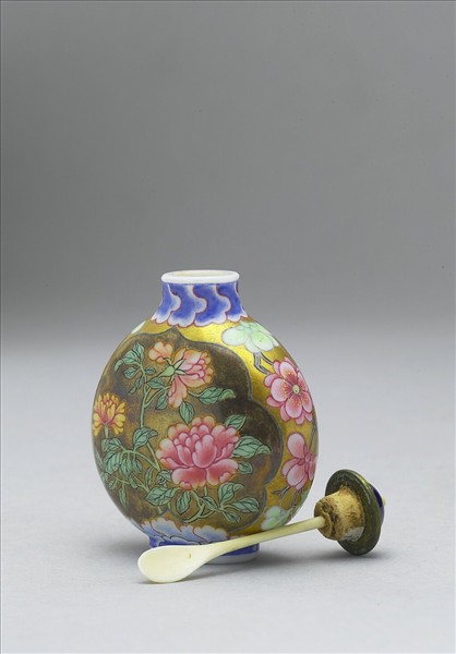 玻璃胎畫琺瑯花卉鼻煙壺