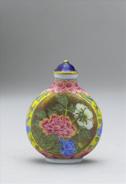 玻璃胎畫琺瑯花卉鼻煙壺