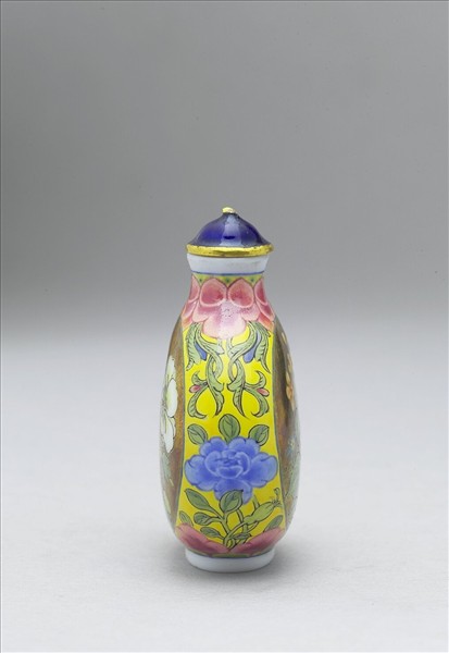 玻璃胎畫琺瑯花卉鼻煙壺