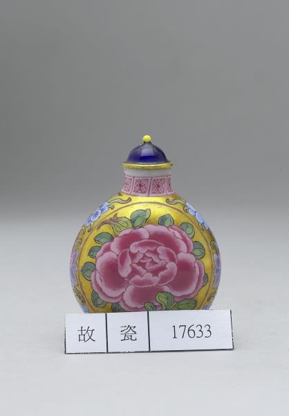 玻璃胎畫琺瑯金地花卉紋鼻煙壺