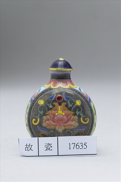 玻璃胎畫琺瑯銀黑地西番蓮鼻煙壺