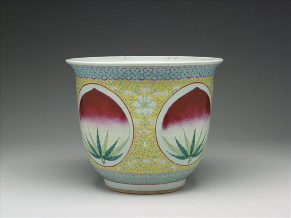 粉彩壽桃紋花盆