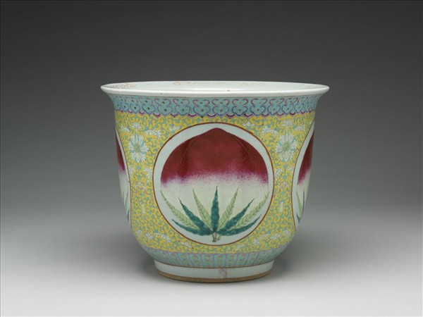 粉彩壽桃紋花盆