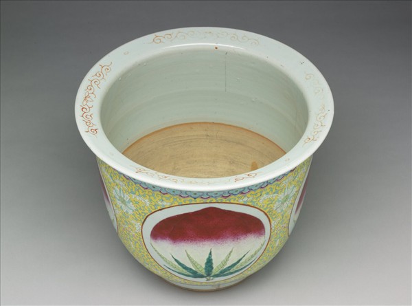 粉彩壽桃紋花盆