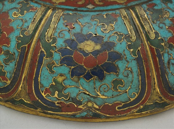 掐絲琺瑯番蓮紋盒