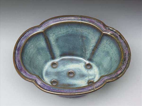 鈞窯 天藍葡萄紫海棠式瓷盆