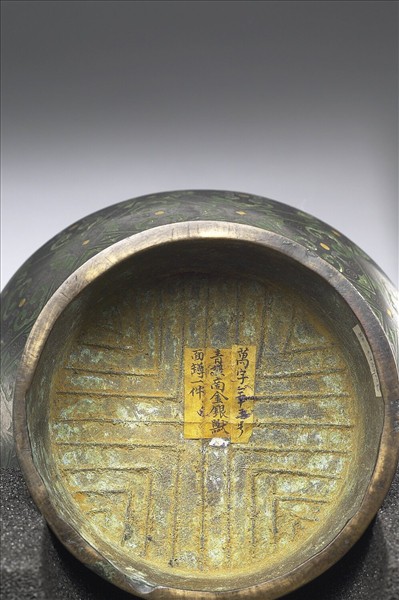 錯金銀雲雷紋壺