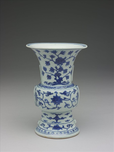 青花花卉紋尊
