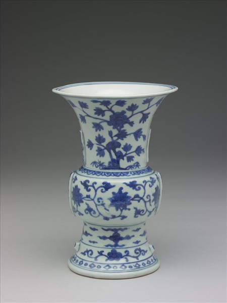 青花花卉紋尊