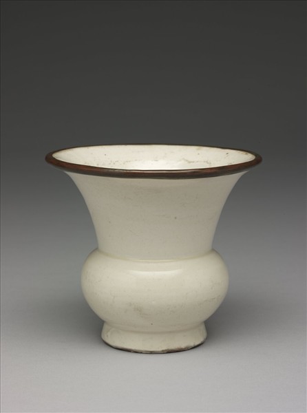 白瓷渣斗（附金屬膽）