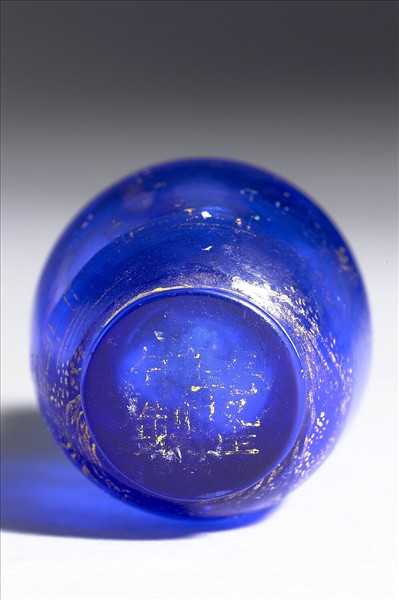 藍色玻璃描金鼻煙壺