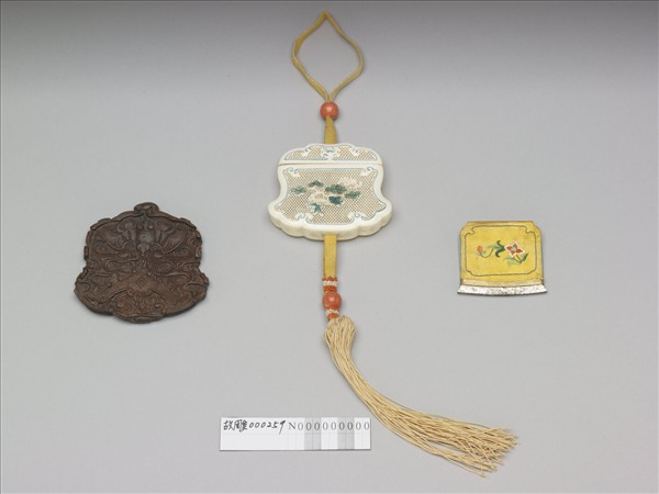 象牙雕鏤空火鐮盒