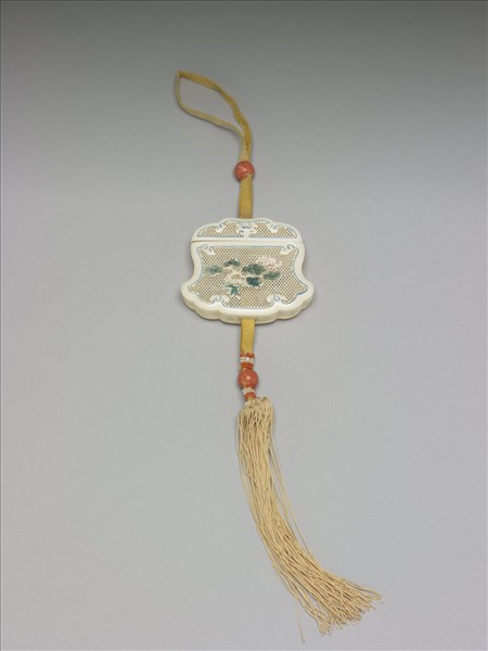 象牙雕鏤空火鐮盒