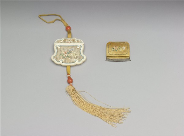 象牙雕鏤空火鐮盒